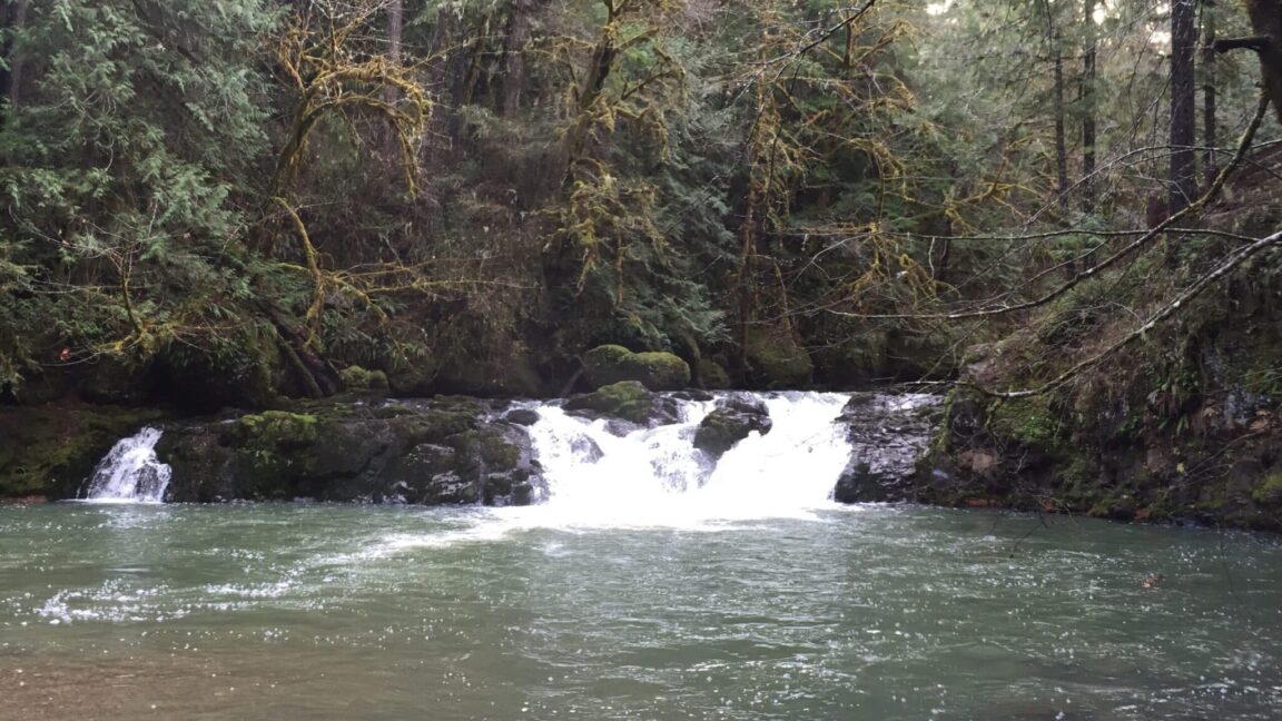 Cavitt Falls in southern Oregon