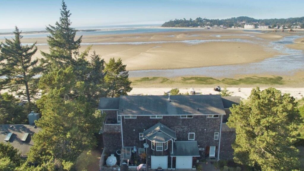 Baywood Shores Bed & Breakfast | Oregon Bed & Breakfast Guild